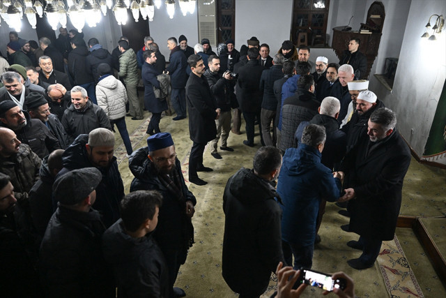 Eski başbakanlardan Necmettin Erbakan kabri başında anıldı - Resim: 0