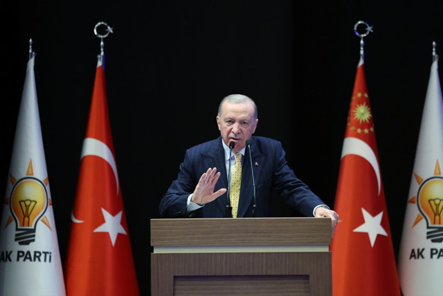 Cumhurbaşkanı Erdoğan Özgür Özel'e öfkeyle seslendi: "Ayağını denk al" - Resim: 0