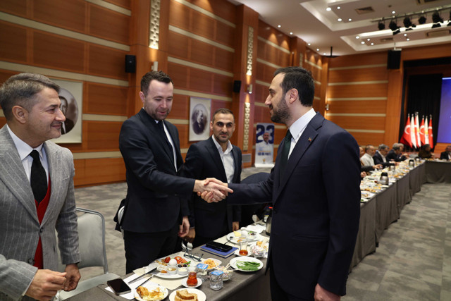 Abdullah Özdemir medya yöneticileri ile kahvaltıda buluştu - Resim: 0