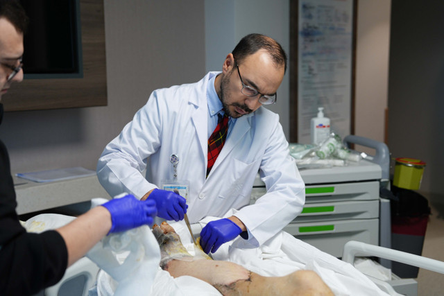 "Bacağın kesilmezse yaşayamazsın" dediler! Medipol'de hem bacağı kurtuldu hem sağlığına kavuştu - Resim: 3