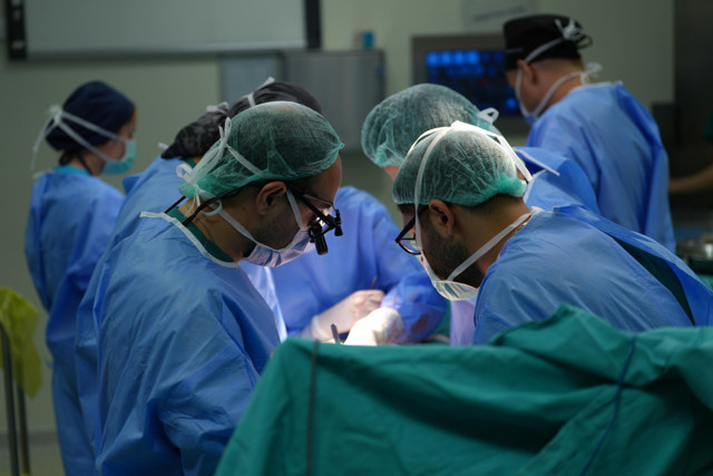 "Bacağın kesilmezse yaşayamazsın" dediler! Medipol'de hem bacağı kurtuldu hem sağlığına kavuştu - Resim: 1