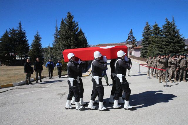 Tokat'ta polis memuru Hacı Nuri Erdağ için cenaze töreni düzenlendi - Resim: 0