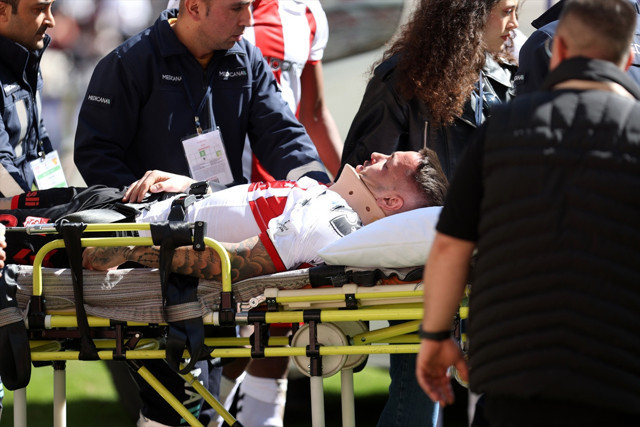 Sivasspor-Göztepe maçında korkutan sakatlıklar! Manaj ve Simic hastaneye kaldırıldı - Resim: 0