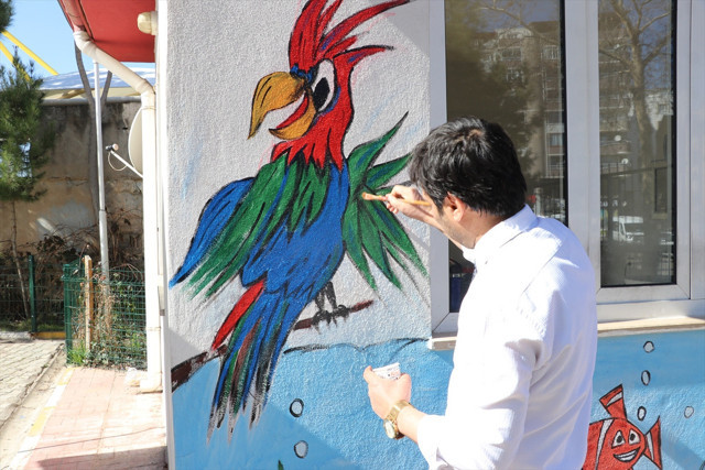 Müdürlüğünü yaptığı okulu adeta sanat galerisine çevirdi - Resim: 3