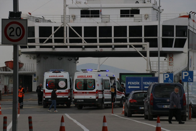 Yalova'da büyük panik! İDO iskeleye çarptı, yaralılar var - Resim: 0