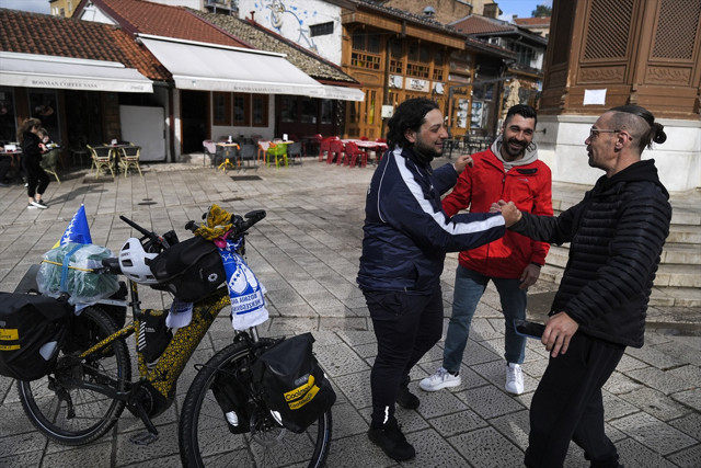 Almanya'dan bisikletle yola çıkan Türk genci hac yolculuğunda - Resim: 0
