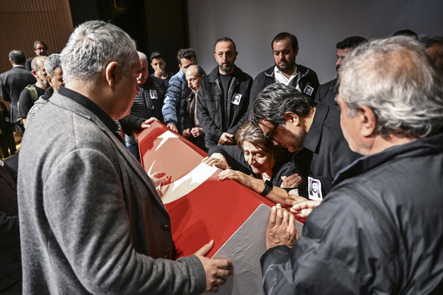 Oyuncu Şinasi Yurtsever İstanbul'da son yolculuğuna uğurlandı - Resim: 0