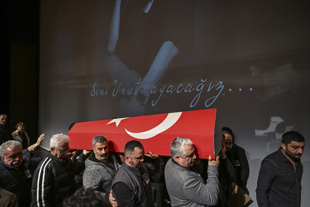 Oyuncu Şinasi Yurtsever İstanbul'da son yolculuğuna uğurlandı - Resim: 1