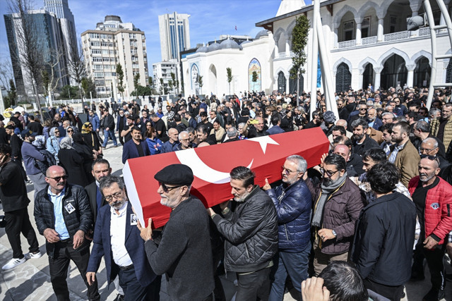 Oyuncu Şinasi Yurtsever İstanbul'da son yolculuğuna uğurlandı - Resim: 2