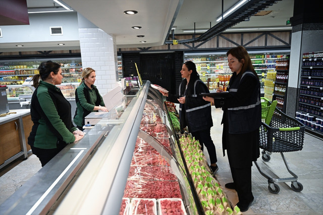 Ticaret Bakanlığı, Ramazan Bayramı öncesinde market denetimi gerçekleştirdi - Resim: 3