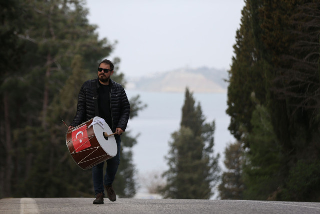 Davul çalarak kilometrelerce yürüdü sebebini böyle anlattı - Resim: 1