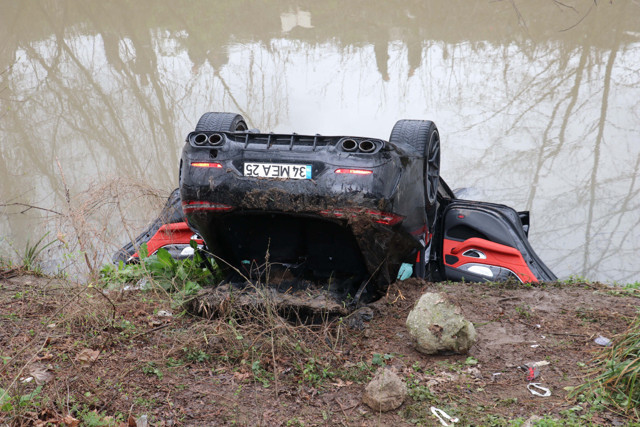Kocaeli'de otomobil dereye düştü, mahsur kalan sürücü öldü - Resim: 0