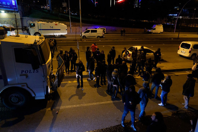 Ankara'da izinsiz gösteriye müdahalede bulunan 5 polis yaralandı - Resim: 0