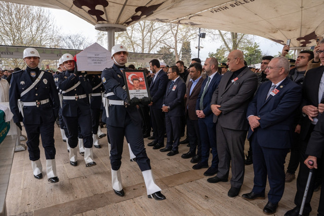 Şehit bekçi Uğur Gölçek son yolculuğuna uğurlandı! Babanın acısı yüzünden okundu - Resim: 1