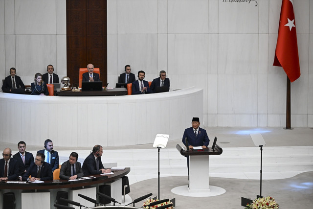 Endonezya Cumhurbaşkanı Türkiye hayranı çıktı! Evinde ve ofisinde Türk liderin heykeli var - Resim: 1