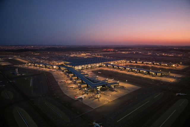 İstanbul Havalimanı'ndan "eş zamanlı üçlü bağımsız pist operasyonu" yarın başlayacak - Resim: 0