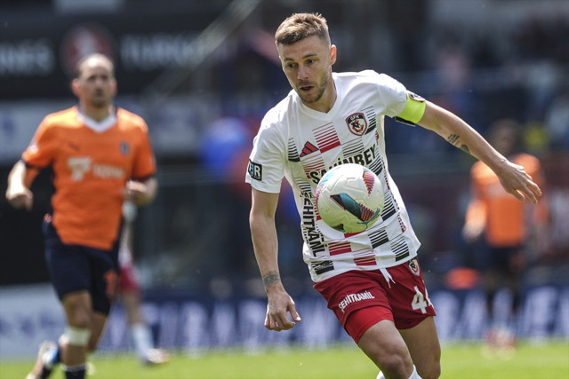 Başakşehir Gaziantep'i yenerek galibiyet serisini 4 maça çıkardı! Kırmızı kartlar havada uçuştu - Resim: 0