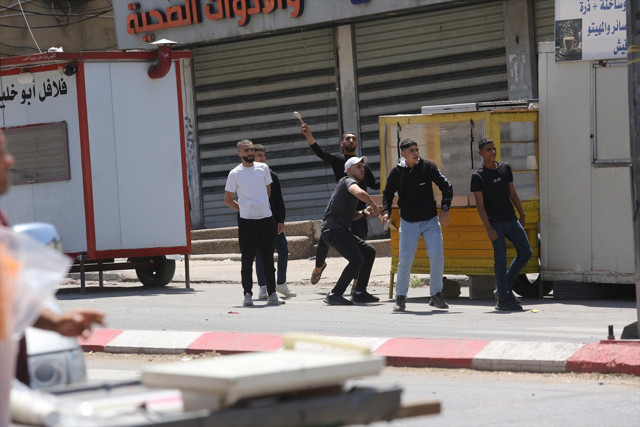 İsrail ordusu, Batı Şeria'da 13 Filistinliyi gözaltına aldı - Resim: 3