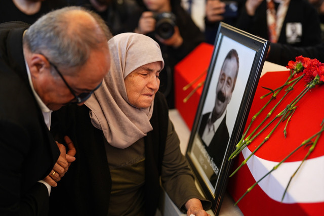 Sırrı Süreyya Önder son yolculuğuna uğurladı - Resim: 1