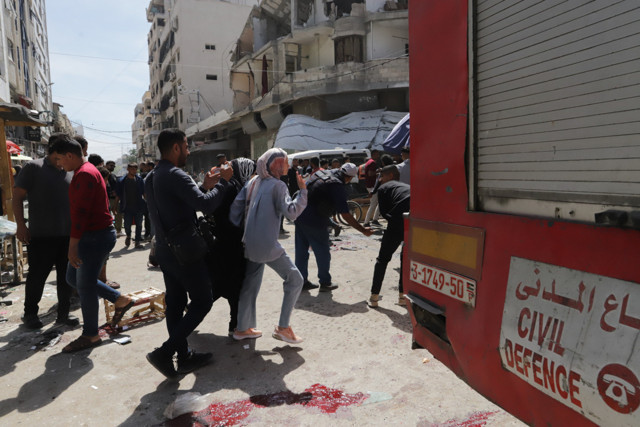 İsrail Gazze'de sivillerin toplandığı caddeyi vurdu! Çok sayıda ölü var - Resim: 1