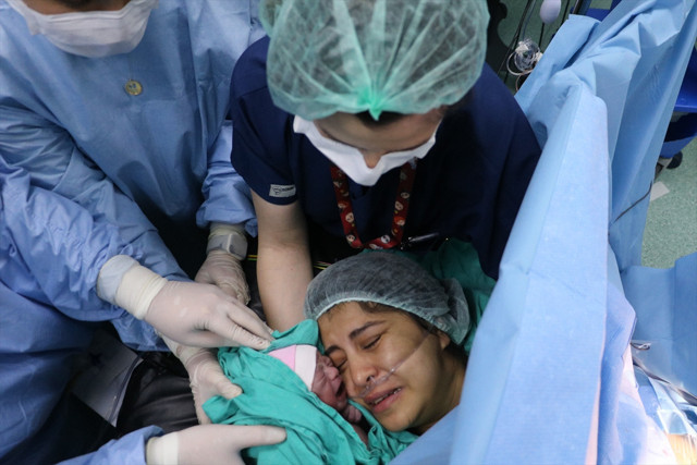 Türkiye'de bir ilk! Doktorların 'riskli' demesine rağmen hayalini gerçekleştirdi - Resim: 1