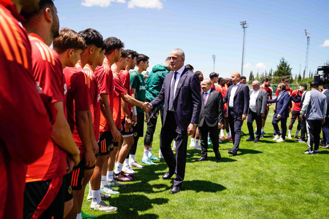 TFF Başkanı İbrahim Hacıosmanoğlu'ndan Gaziantep FK'ye ziyaret - Resim: 2