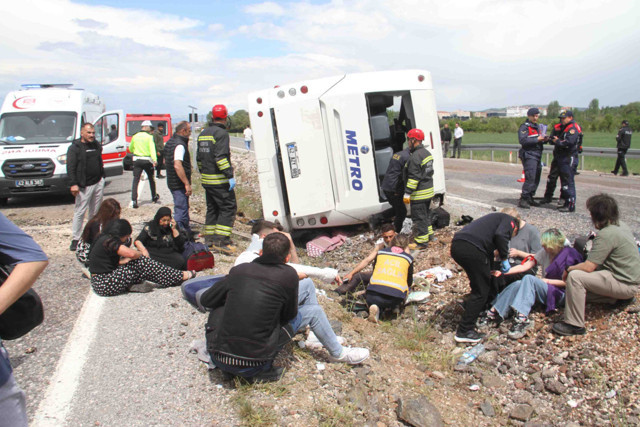 Konya'da can pazarı! Yolcu otobüsü devrildi: Çok sayıda yaralı var - Resim: 0