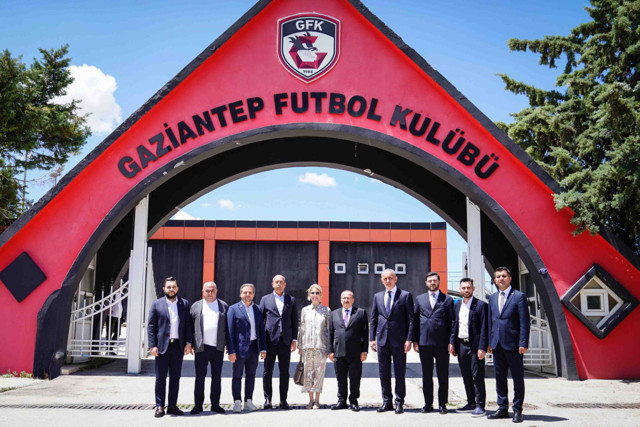 TFF Başkanı İbrahim Hacıosmanoğlu'ndan Gaziantep FK'ye ziyaret - Resim: 1