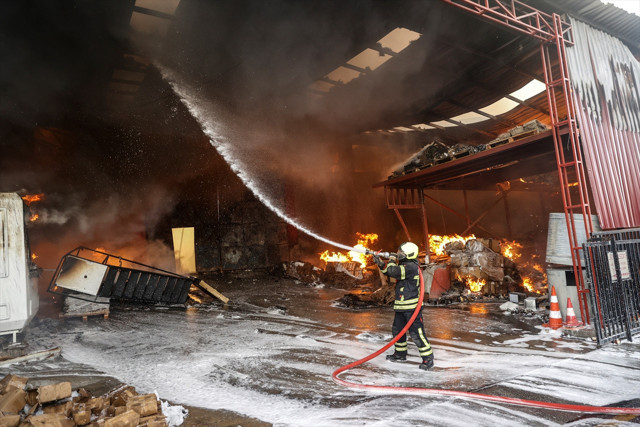 Mersin'de ses ve görüntü sistemleri üretilen fabrikada yangın çıktı - Resim: 2