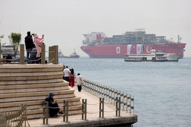 Türkiye'nin ilk Yüzer Üretim Tesisi Osman Gazi Gemisi, İstanbul Boğazı'ndan geçiyor - Resim: 2