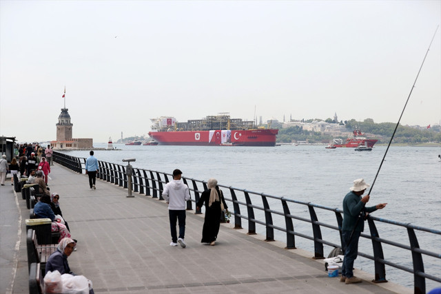 Türkiye'nin ilk Yüzer Üretim Tesisi Osman Gazi Gemisi, İstanbul Boğazı'ndan geçiyor - Resim: 4