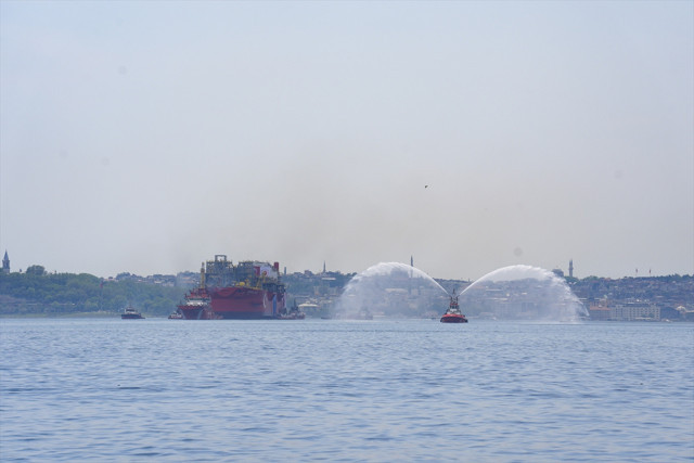 Türkiye'nin ilk Yüzer Üretim Tesisi Osman Gazi Gemisi, İstanbul Boğazı'ndan geçiyor - Resim: 5
