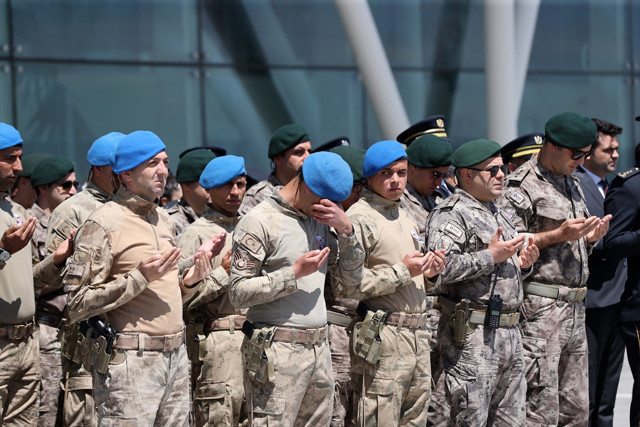 Şehit askere veda! Emre Polat Sivas'ta son yolculuğuna uğurlandı, 2 küçük çocuk babasıymış... - Resim: 4