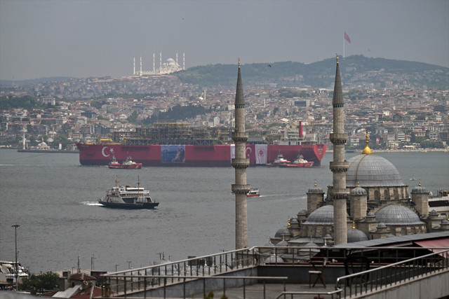 Türkiye'nin ilk Yüzer Üretim Tesisi Osman Gazi Gemisi, İstanbul Boğazı'ndan geçiyor - Resim: 3
