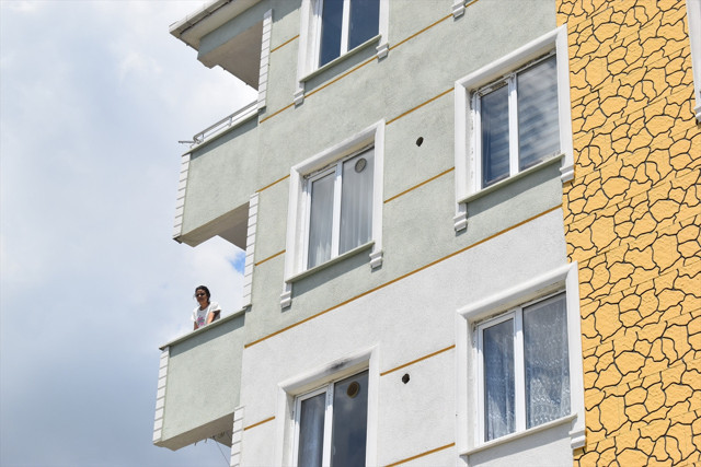 Pencereden düğünü izlerken dehşeti yaşadı! Tüfekten çıkan saçmalar genç kadına isabet etti - Resim: 1