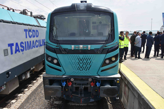 Bakan Uraloğlu: Demir yolu ağımızı 2028'e kadar 17 bin 500 kilometreye yükseltmeyi hedefliyoruz - Resim: 3