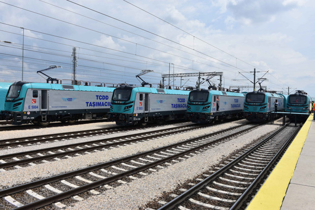 Bakan Uraloğlu: Demir yolu ağımızı 2028'e kadar 17 bin 500 kilometreye yükseltmeyi hedefliyoruz - Resim: 5