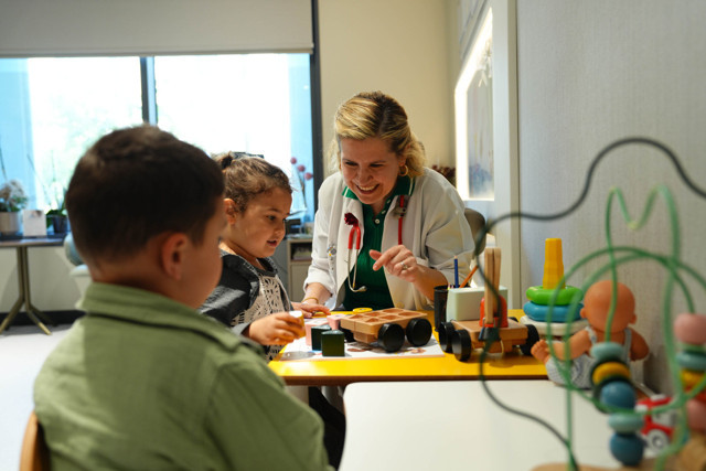 Ekran bağımlılığı çocuklarda konuşma gecikmesine neden oluyor - Resim: 0