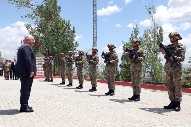 Milli Savunma Bakanı Yaşar Güler, komutanlarla İran sınırında! "Güvenlik tedbirleri artırıldı" - Resim: 0