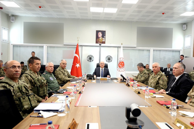 Milli Savunma Bakanı Yaşar Güler, komutanlarla İran sınırında! "Güvenlik tedbirleri artırıldı" - Resim: 1