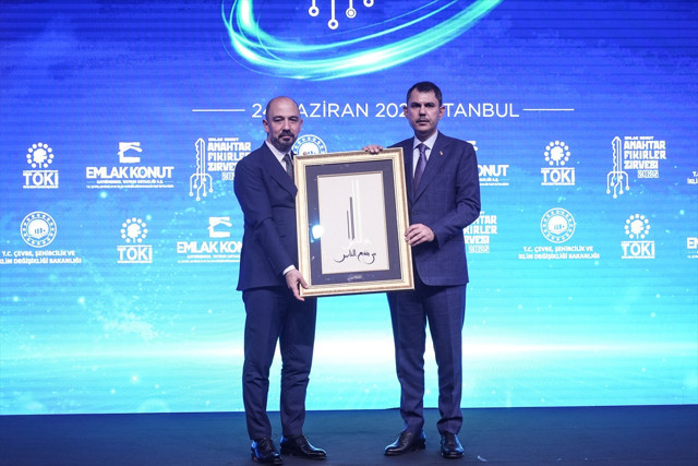 Bakan Murat Kurum: Evine girmeyen tek bir depremzede kardeşimizi bırakmayacağız - Resim: 0