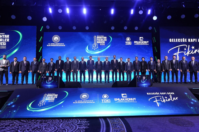 Bakan Murat Kurum: Evine girmeyen tek bir depremzede kardeşimizi bırakmayacağız - Resim: 1