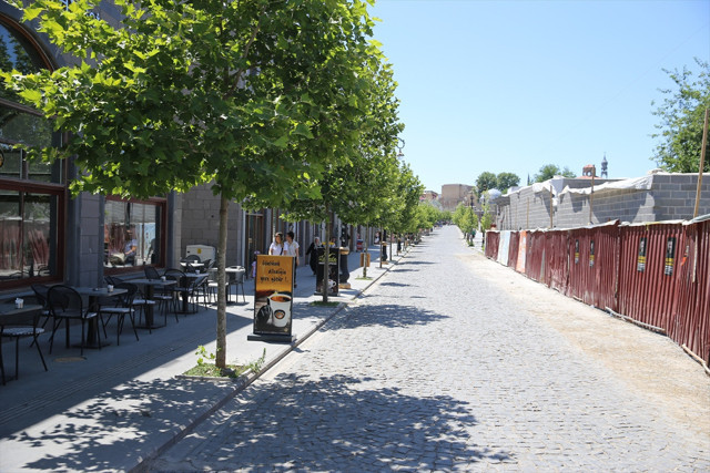 Termometreler 42 dereceyi gösterdi! O kent resmen kavruluyor - Resim: 0