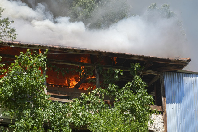 Yangında evlerini kaybettiler! Ödemişli vatandaşlar yaşadıklarını anlattı - Resim: 1