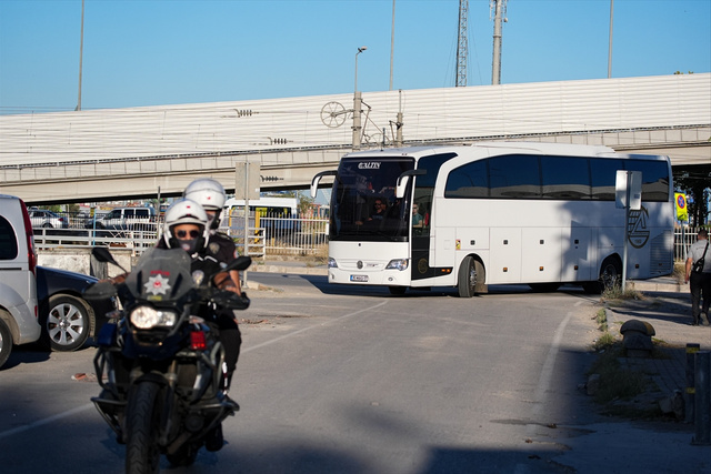 Eski İzmir Büyükşehir Belediye Başkanı Tunç Soyer tutuklandı - Resim: 0