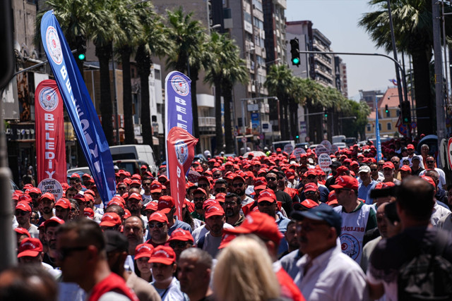 İzmir Büyükşehir Belediyesi'nin işten çıkardığı işçiler eylem başlattı - Resim: 2