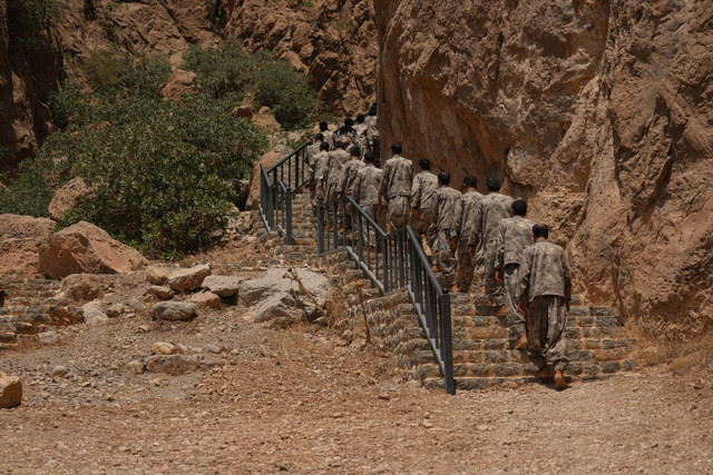 pkk, pkk silah bırakma, pkk silah yakma görüntüleri