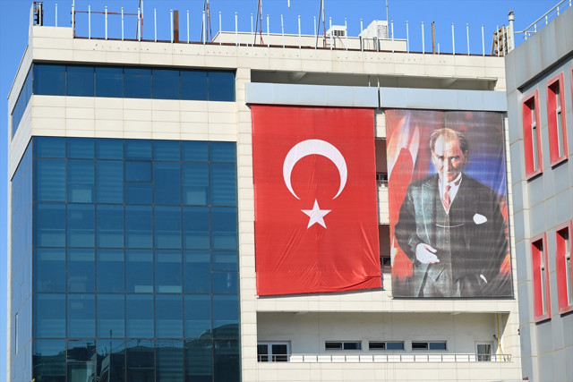Trakya'da kamu binalarına "Terörsüz Türkiye"ye destek için Türk bayrağı asıldı - Resim: 0