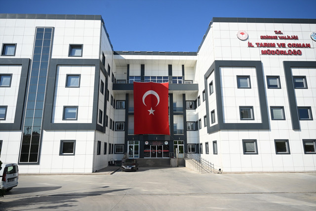 Trakya'da kamu binalarına "Terörsüz Türkiye"ye destek için Türk bayrağı asıldı - Resim: 2