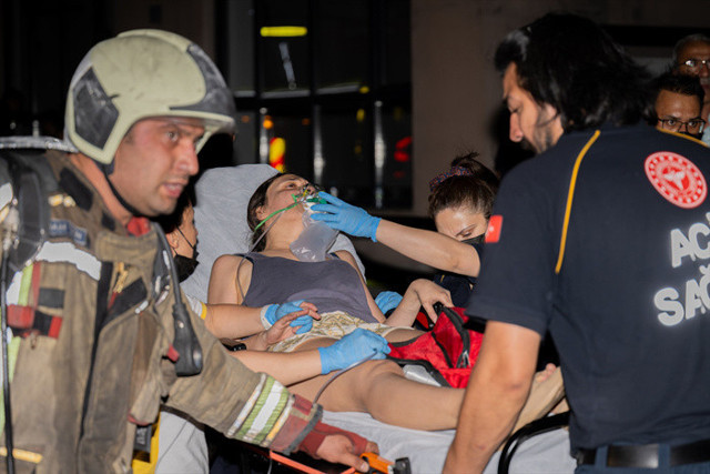 Ankara Çankaya'da 26 katlı binada çıkan yangında 1'i bebek 3 kişi öldü - Resim: 1